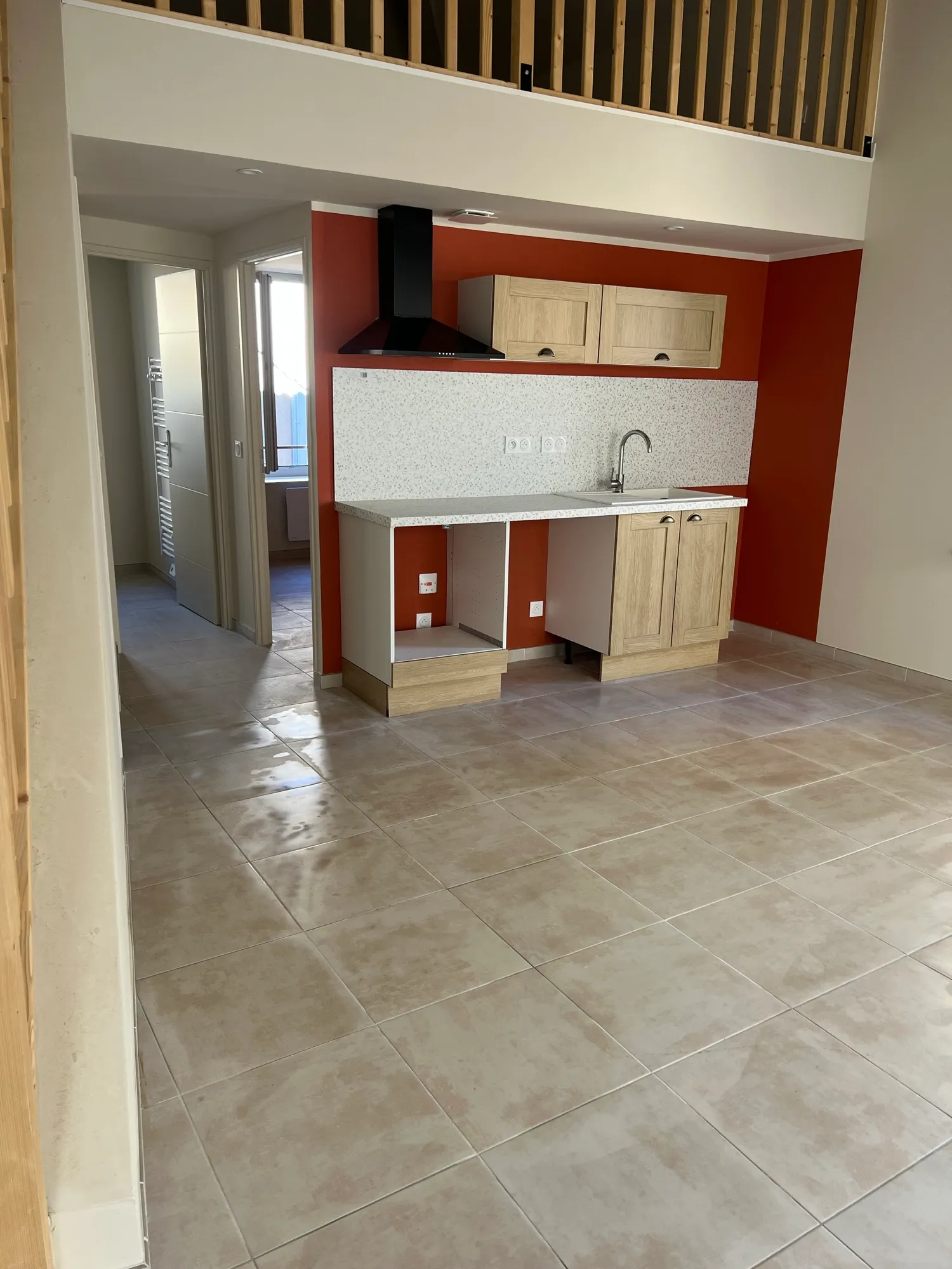 Livraison du chantier : sols, cuisine et menuiseries prêts à habiter. — Éclat du Sud, Ginestas.